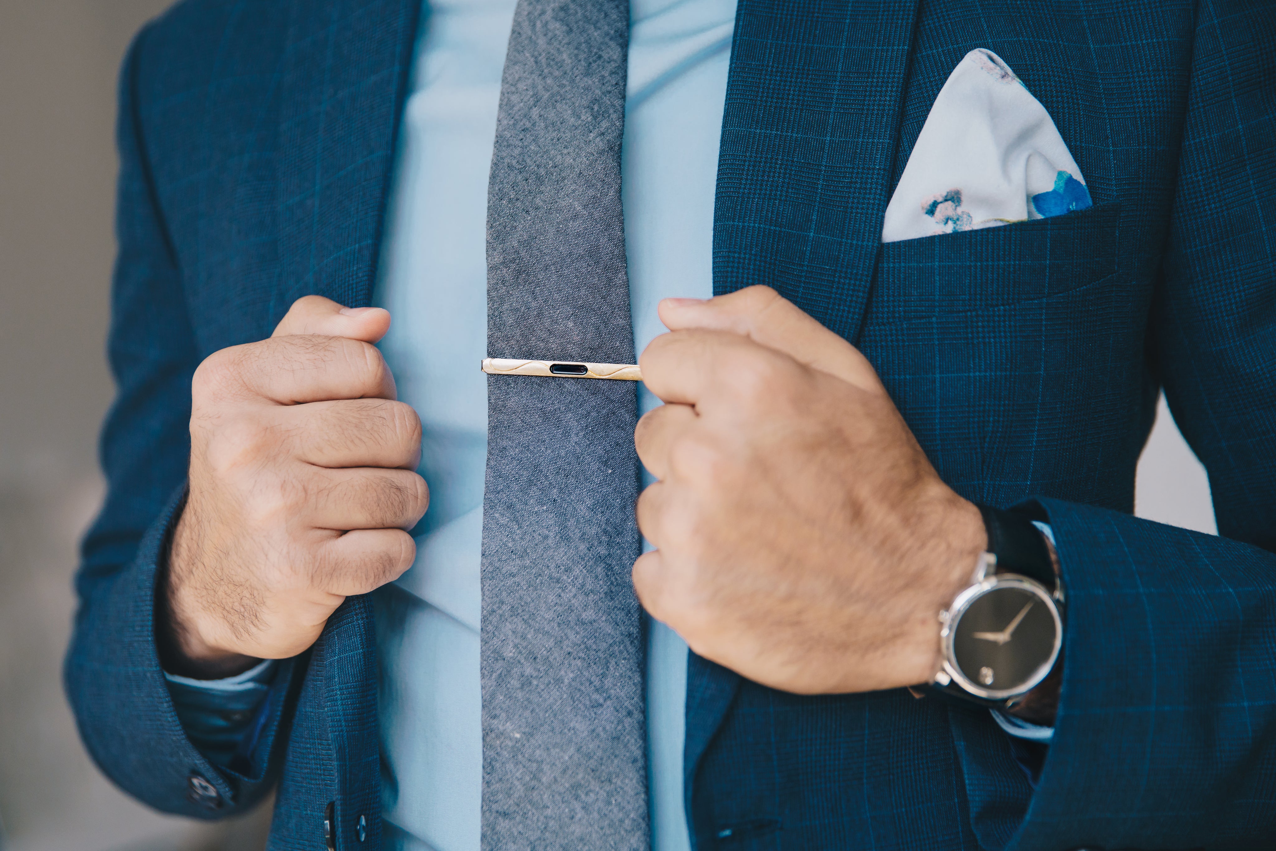 cashmere tie with clip