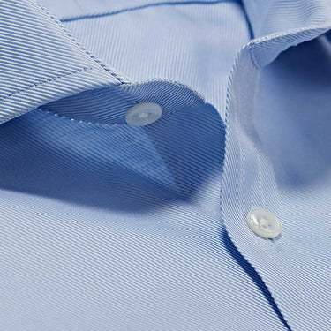 Classic Fit, Cutaway Collar, Two Button Cuff Shirt in Light Blue Twill