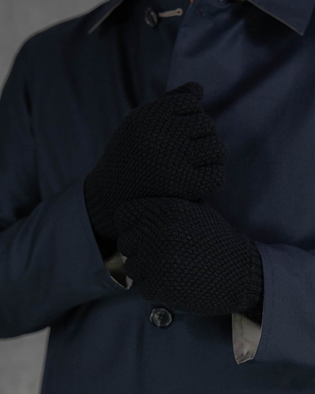 Black Moss Stitch 100% Cashmere Gloves - Hilditch & Key