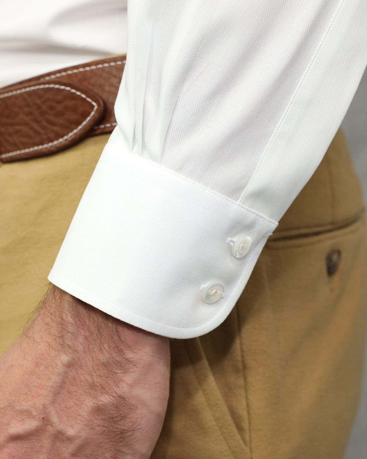 Classic Fit, Button Down Collar, 2 Button Cuff Shirt in a Plain White Oxford Cotton - Hilditch & Key