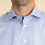 Chemise coupe classique, col classique, double manchette en popeline de coton bleu et blanc
