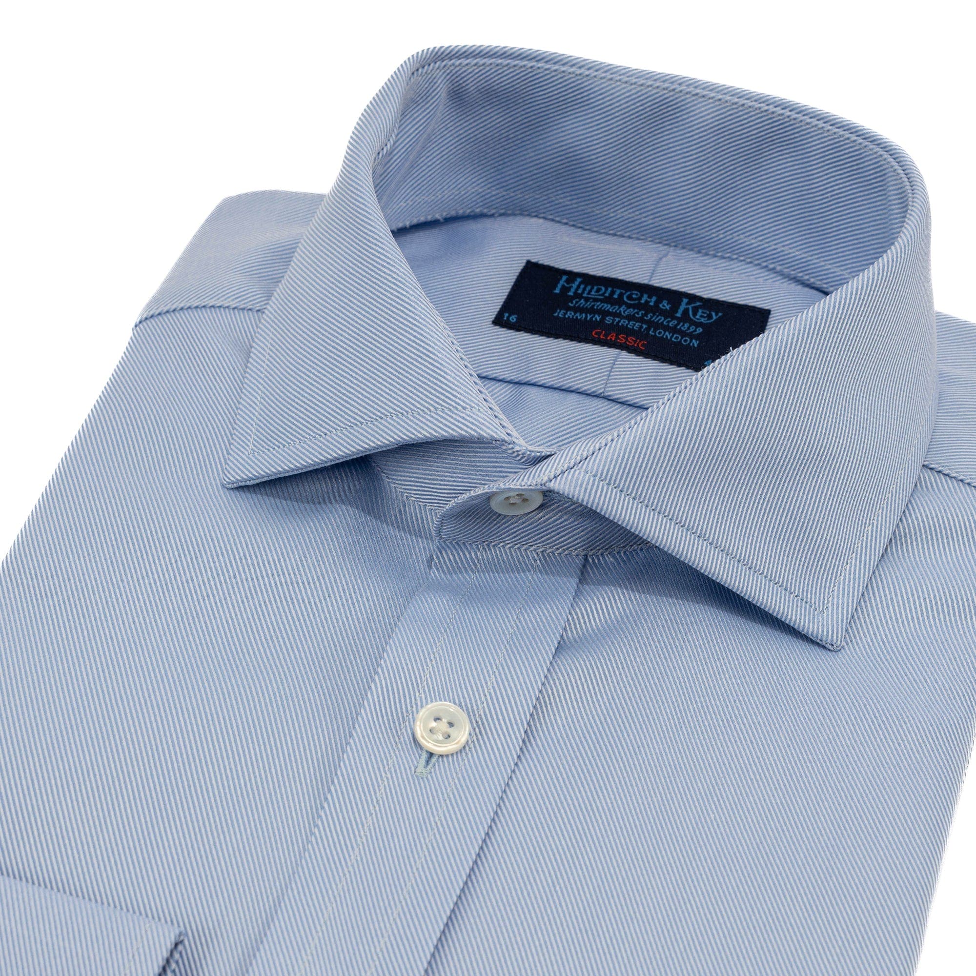 Classic Fit, Cutaway Collar, Two Button Cuff Shirt in Light Blue Twill