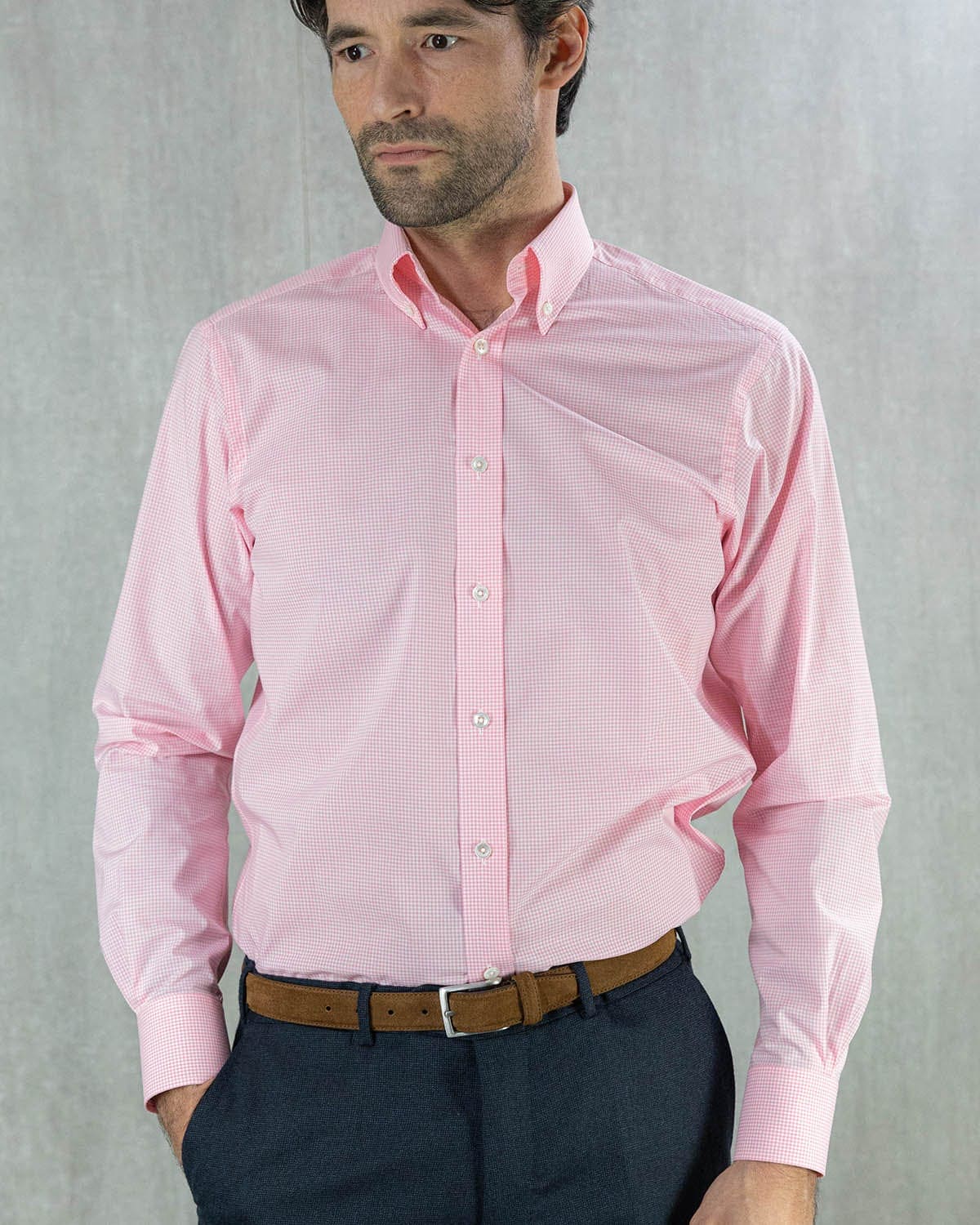 Contemporary Fit, Button Down Collar, 2 Button Cuff Shirt In Pink Neat Gingham Check