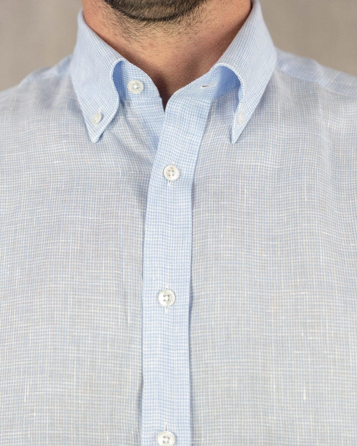 Contemporary Fit, Button Down Collar, 2 Button Cuff Shirt in Plain Blue Houndstooth Linen