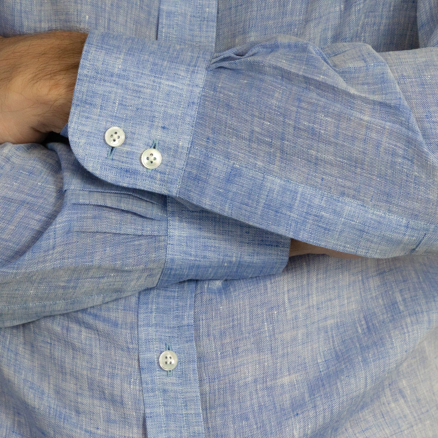 Contemporary Fit, Button Down Collar, 2 Button Cuff Shirt in Plain Navy Linen