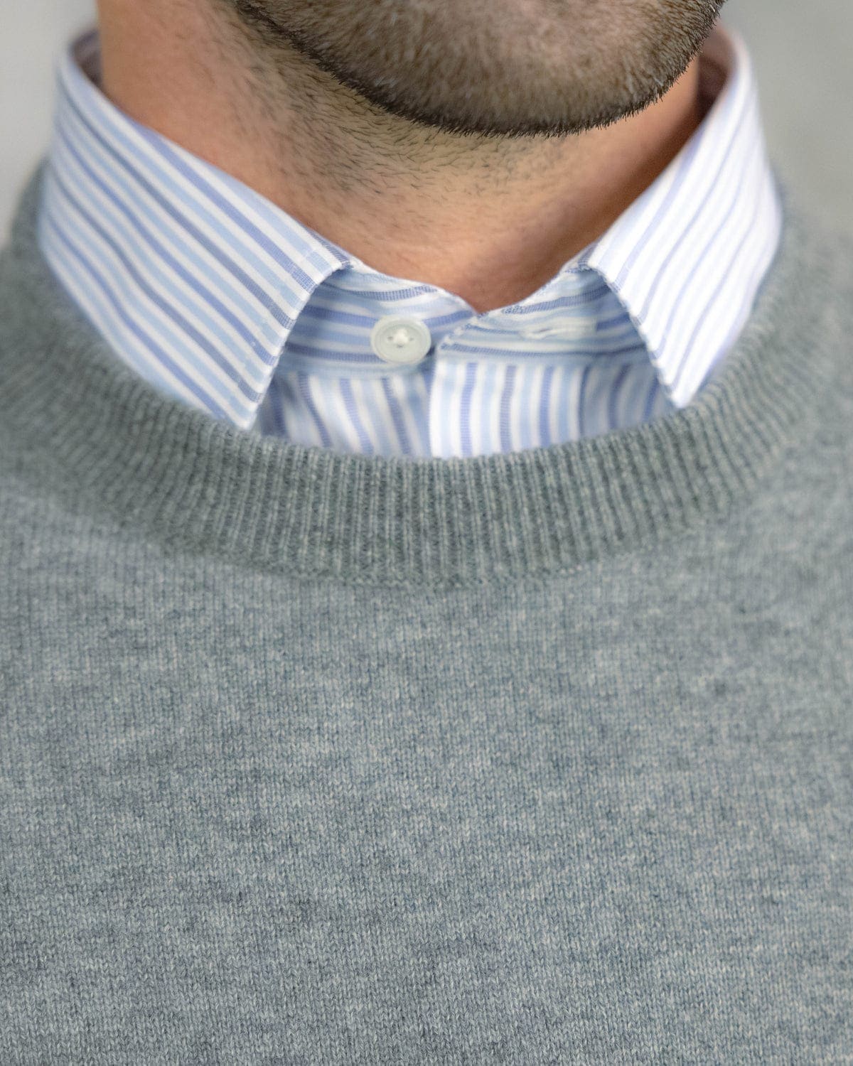 Contemporary Fit, Classic Collar, Double Cuff Shirt In White With Navy & Blue Ladder Stripe