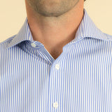 Chemise à coupe contemporaine, col italien, poignets à 2 boutons en popeline de coton bengale bleu et blanc moyen