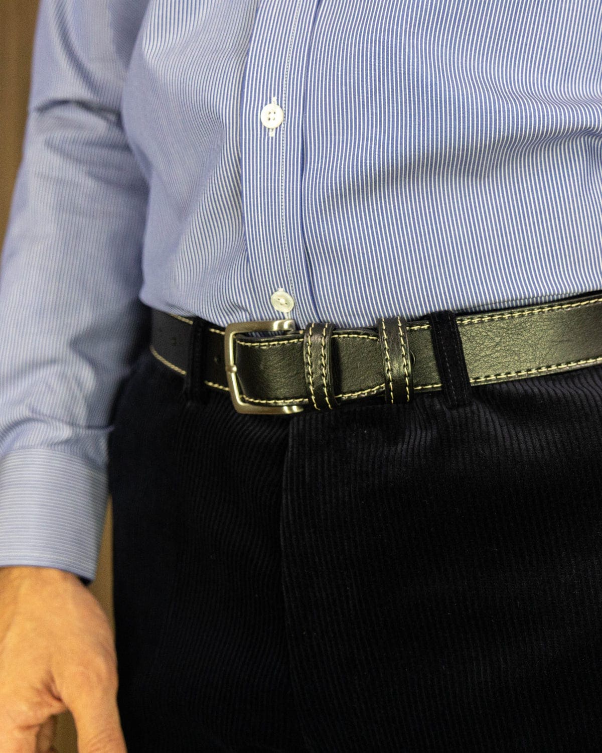 Contemporary Fit, Cut-away Collar, 2 Button Cuff Shirt In Blue & White Stripe