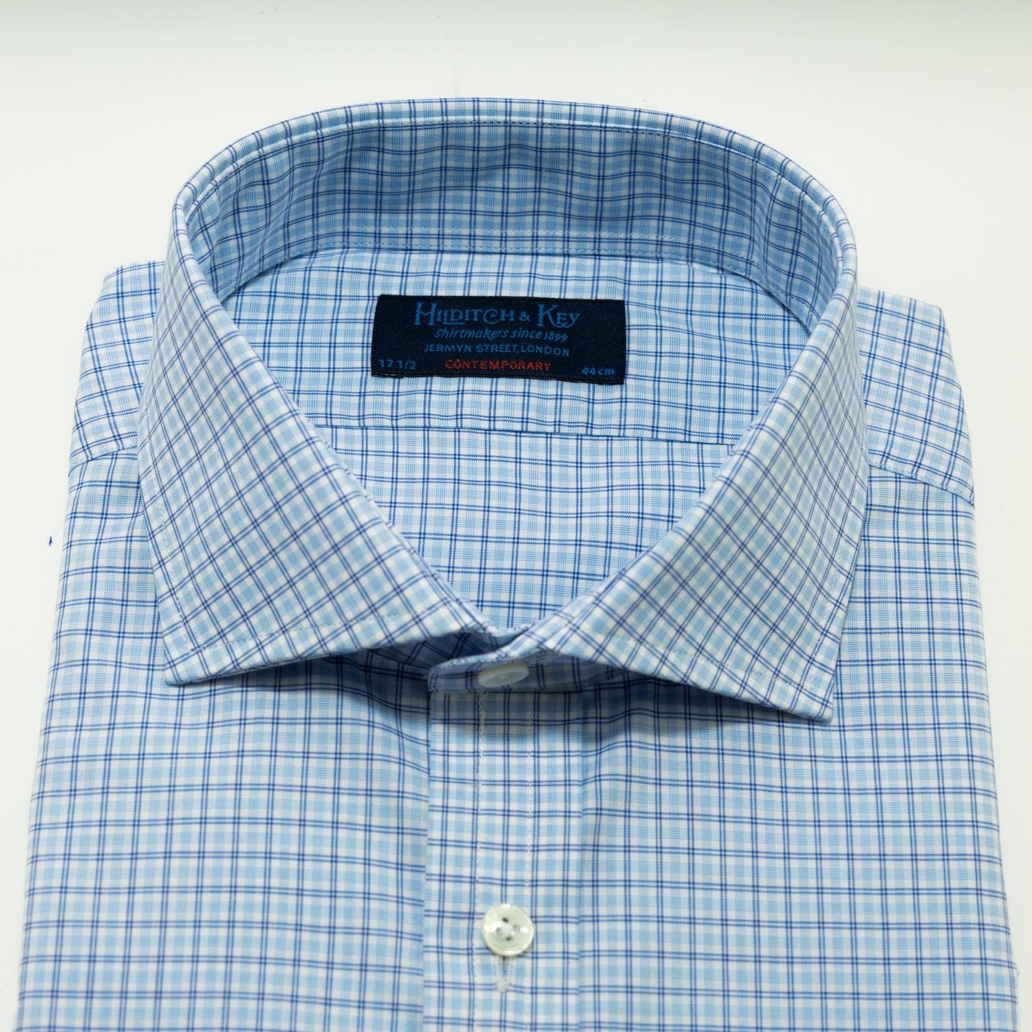 Contemporary Fit, Cutaway Collar, 2 Button Cuff Shirt in White, navy & Sky Blue Check